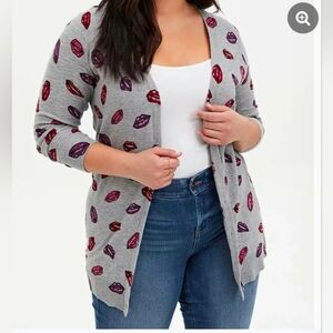 NWT Torrid Gray Cardigan with Red and Purple 👄 💜 Lips Print size 2X